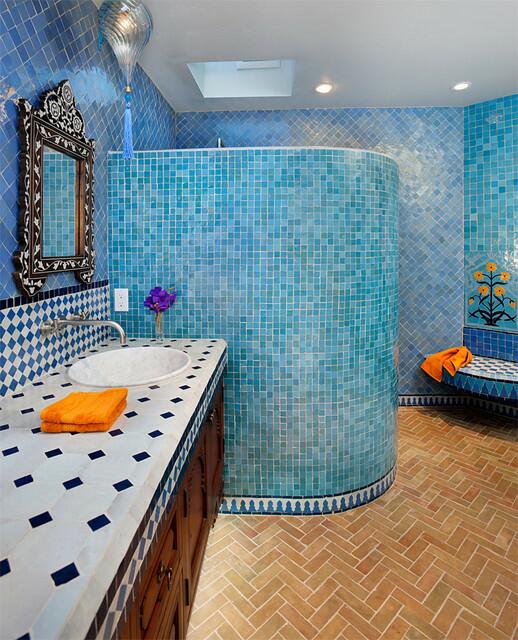 Banheiro Azul com Laranja
